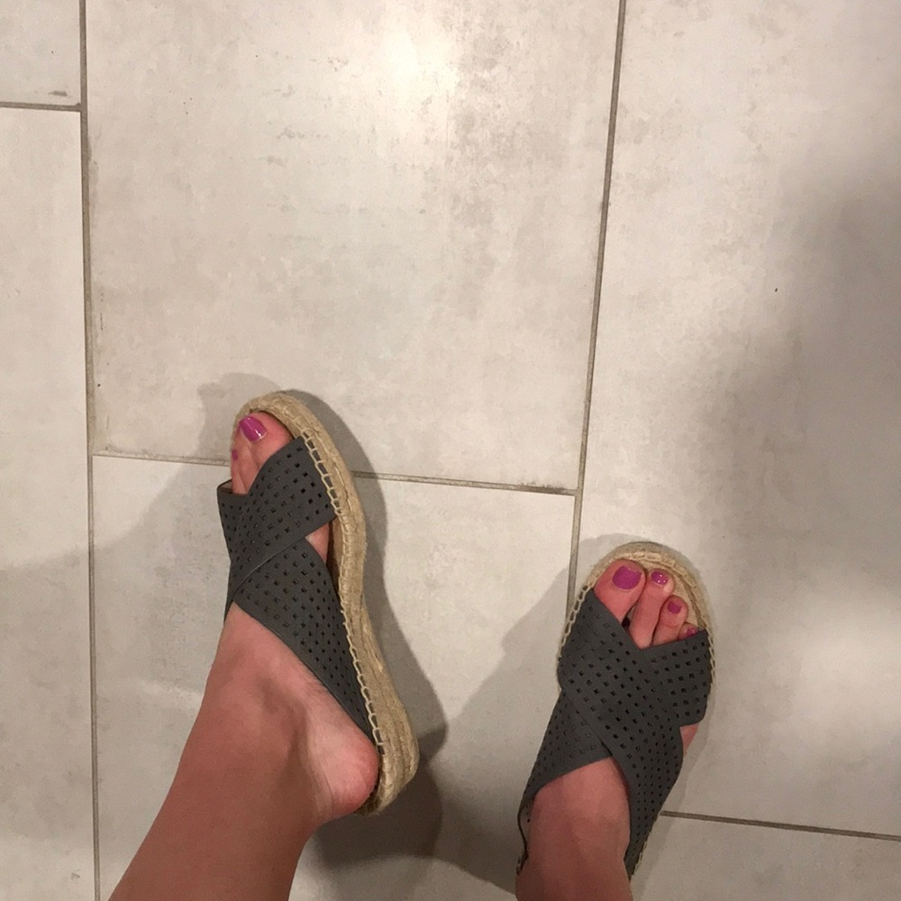 sandals - Picture 2 of 3